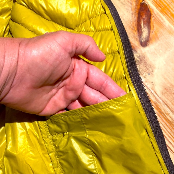 SOLD…Bernardo plush down filled vest! - Picture 5 of 6